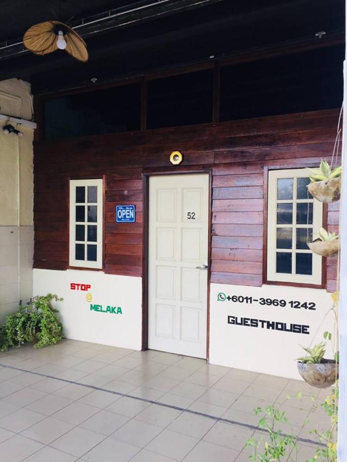 Stop @Melaka Guesthouse Екстериор снимка